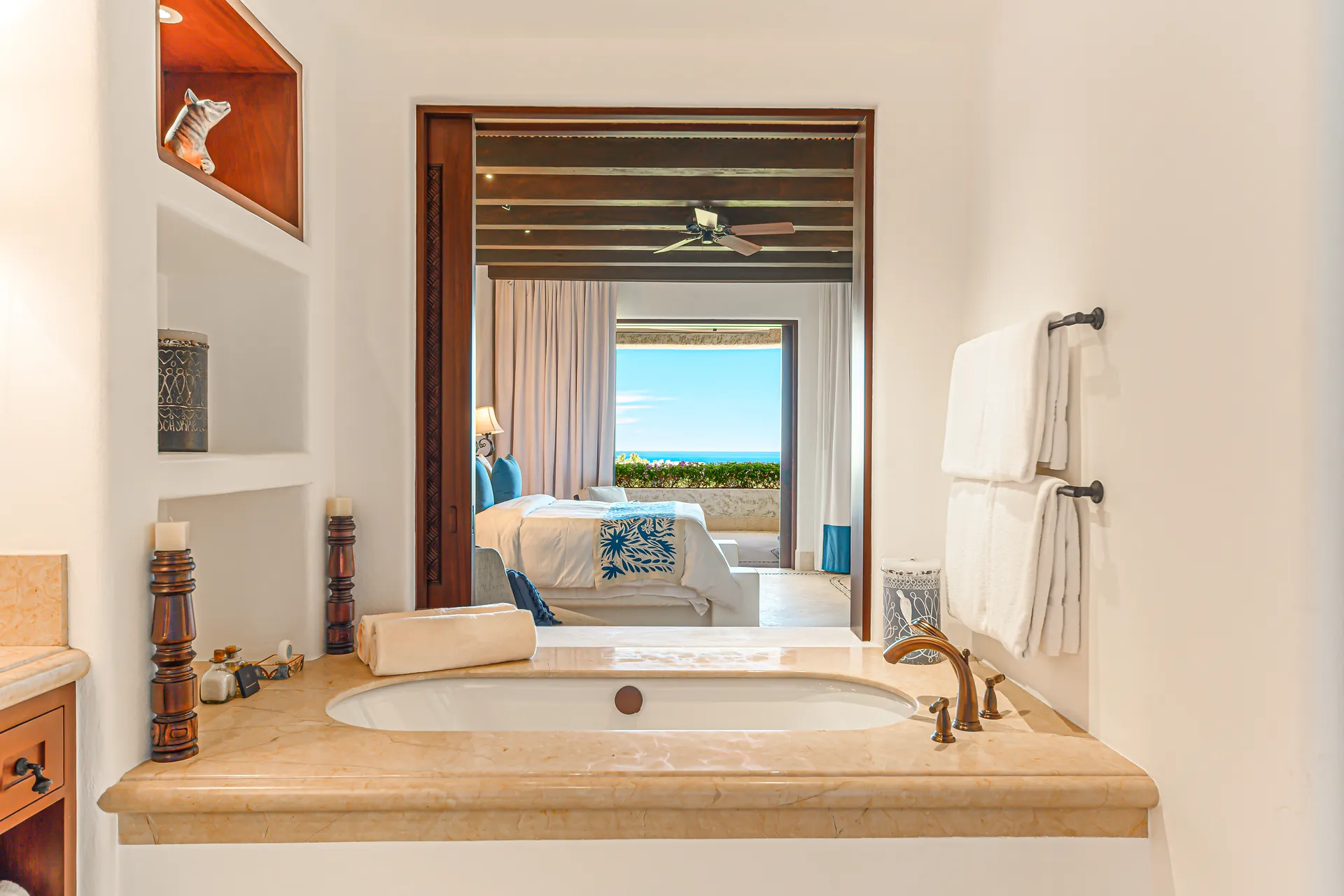 Las Ventanas 7201 is a luxury three-bedroom Rosewood branded residence in Los Cabos, Mexico.